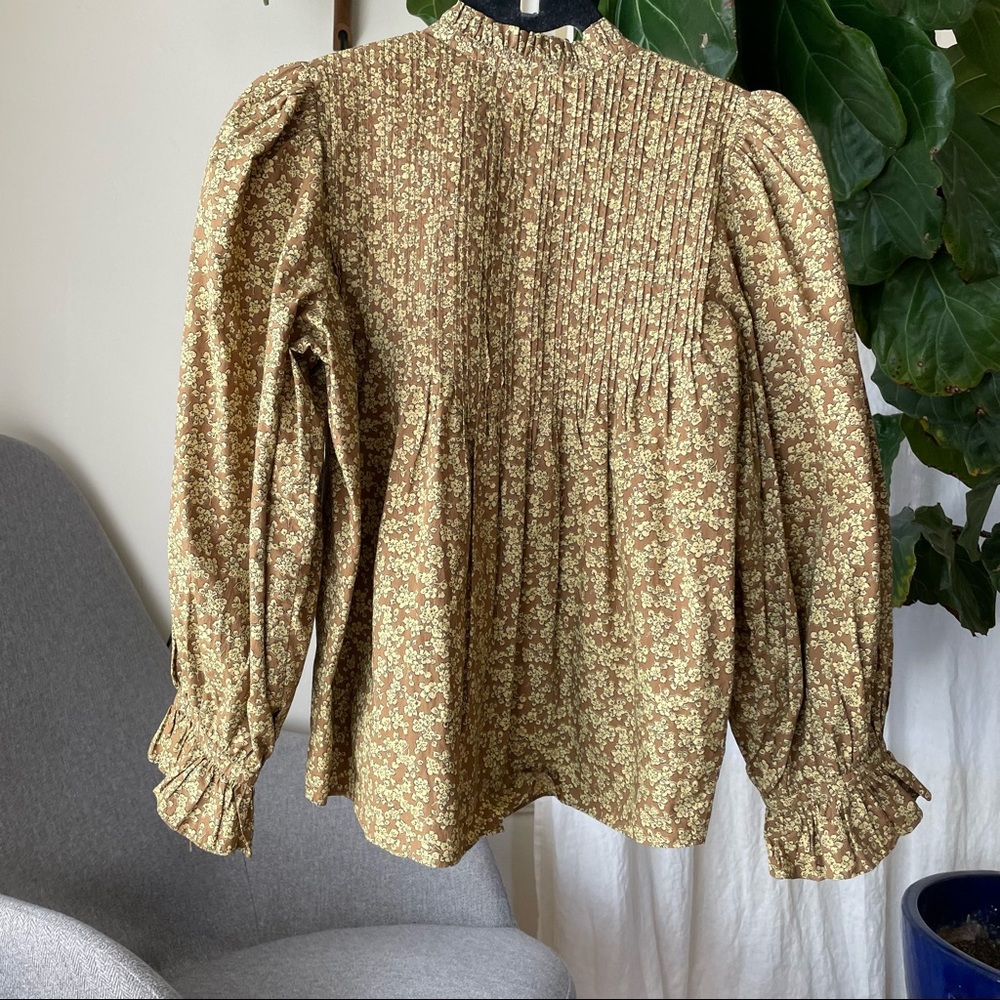 Doen Floral Blouse in Olive and Cream - Picture 7 of 8